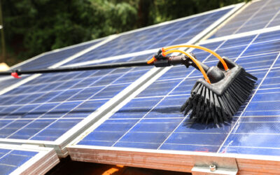 Peut-on nettoyer ses panneaux solaires soi-même