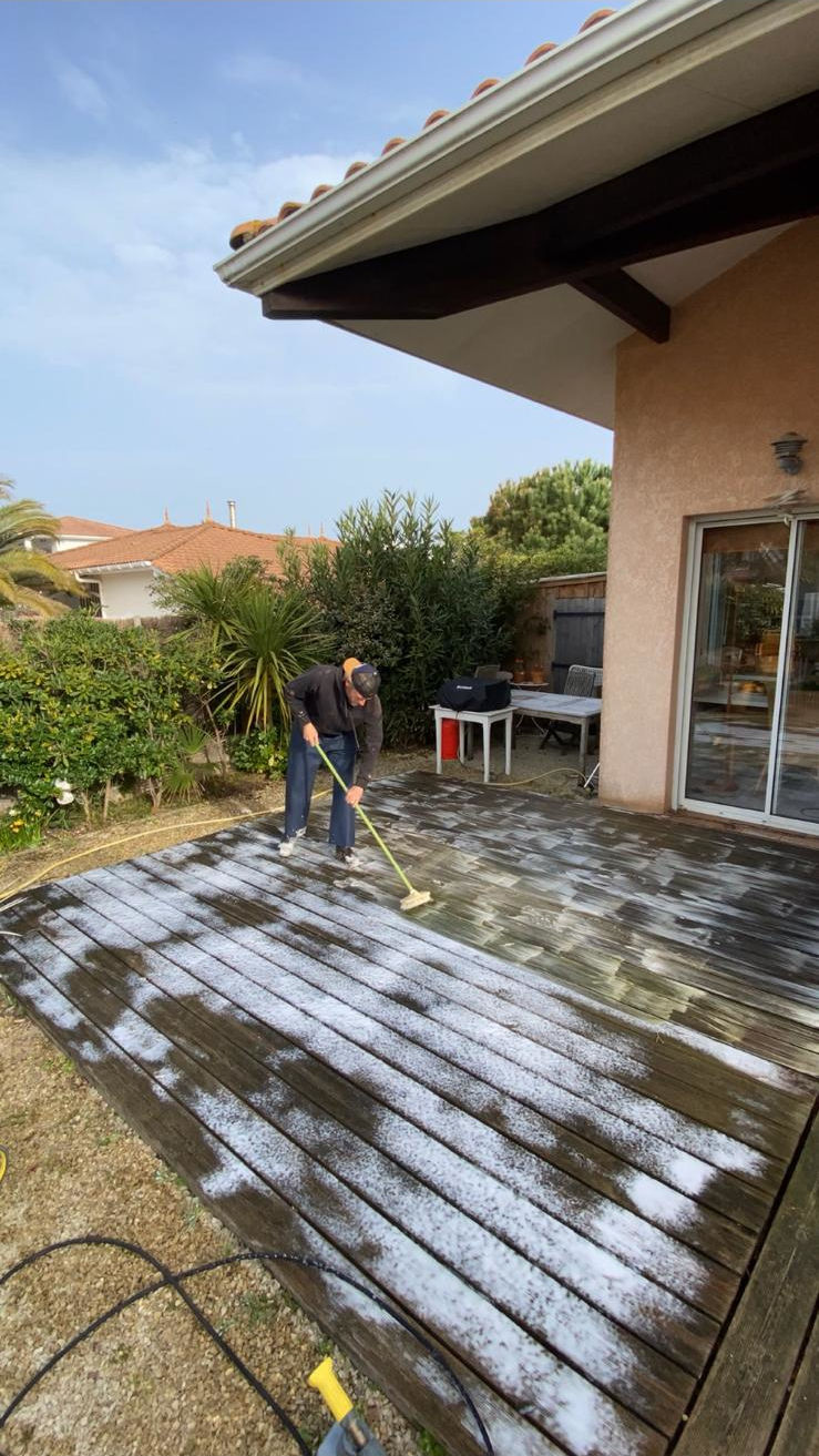 Pourquoi une terrasse devient-elle glissante et comment y remédier Pourquoi une terrasse devient-elle glissante et comment y remédier